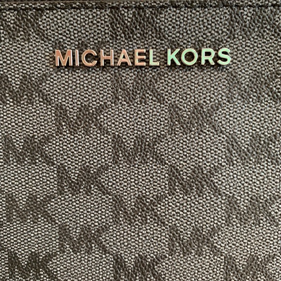 Michael Kors Jet Set Large Zip Clutch Wristlet - Picture 2 of 6